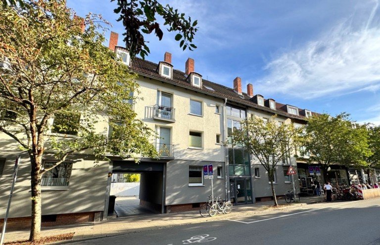 Titel Braunschweig Dachgeschosswohnung Innenstadtlage! Gepflegte Dachgeschosswohnung mit Ausbaureserve & Kfz-Stellplatz