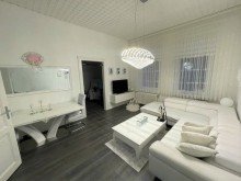 Wohnzimmer 2 VERKAUFT!!!!    2 Wohnungen 1 Preis! Interessantes Anlagepaket in lukrativer Unin�he!