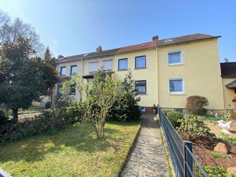 Strassenansicht Braunschweig - Schuntersiedlung Reihenmittelhaus VERKAUFT!!! Klein aber fein in der Schuntersiedlung mit Sonnengarten!