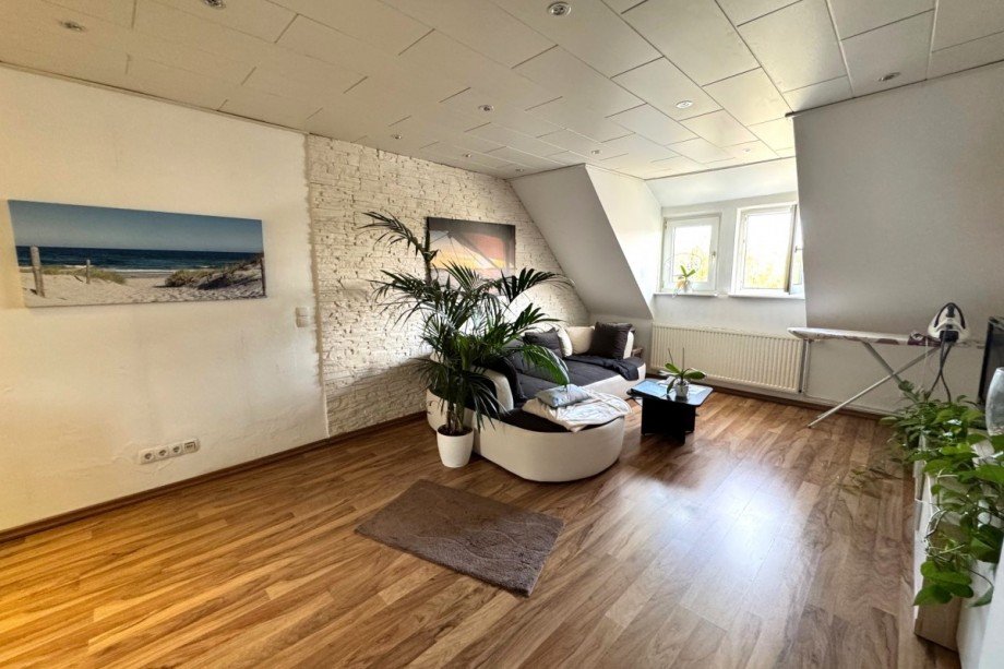 Wohnzimmer (2) Dachgeschosswohnung Braunschweig