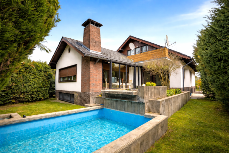 Titel K�nigslutter am Elm Einfamilienhaus Gro�z�giges Luxus-Einfamilienhaus in Bestlage mit Pool, Wintergarten & Einliegeroption